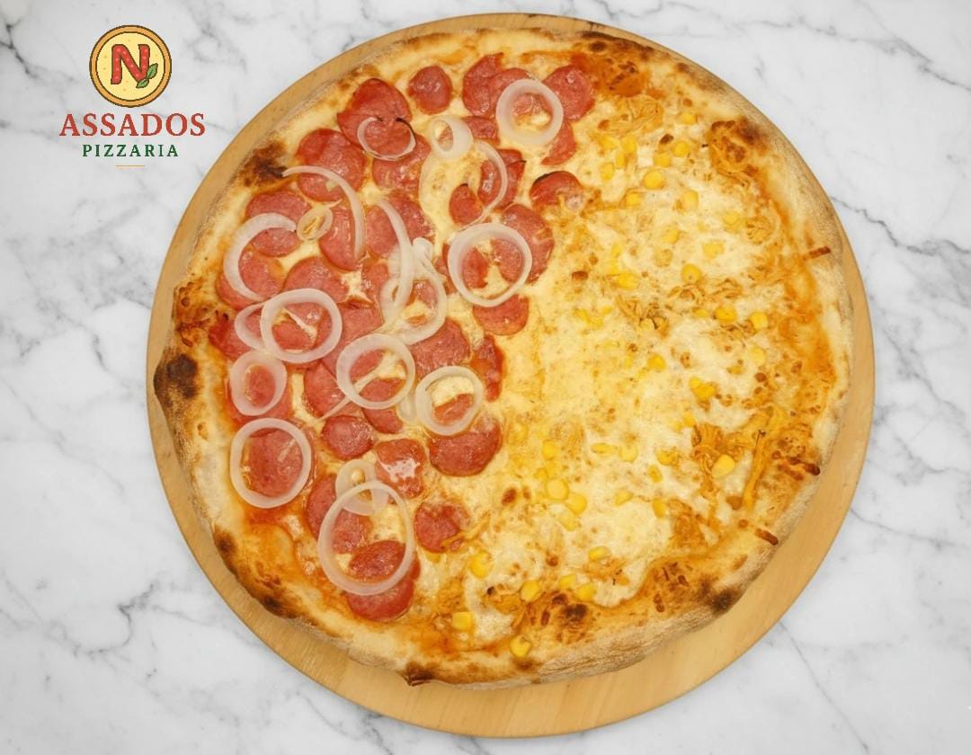 Pizza meio calabresa meio frango com milho